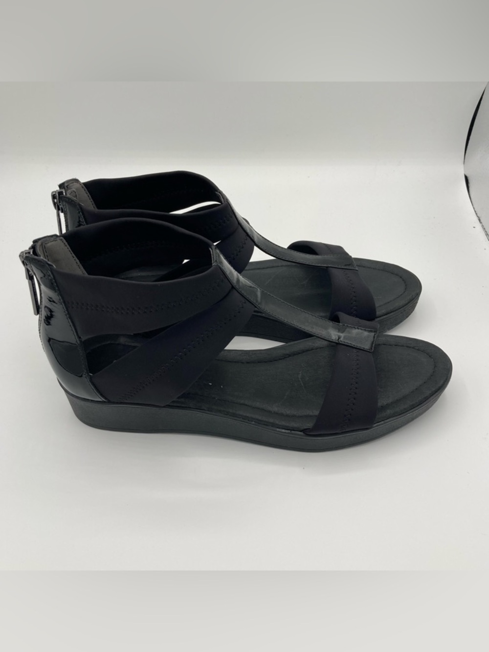 Donald Pliner Voni Sandals Womens 6.5 Black Stretch T Strap Flats Zip Comfort